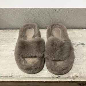 Plush Faux Fur Slide Slippers — Taupe